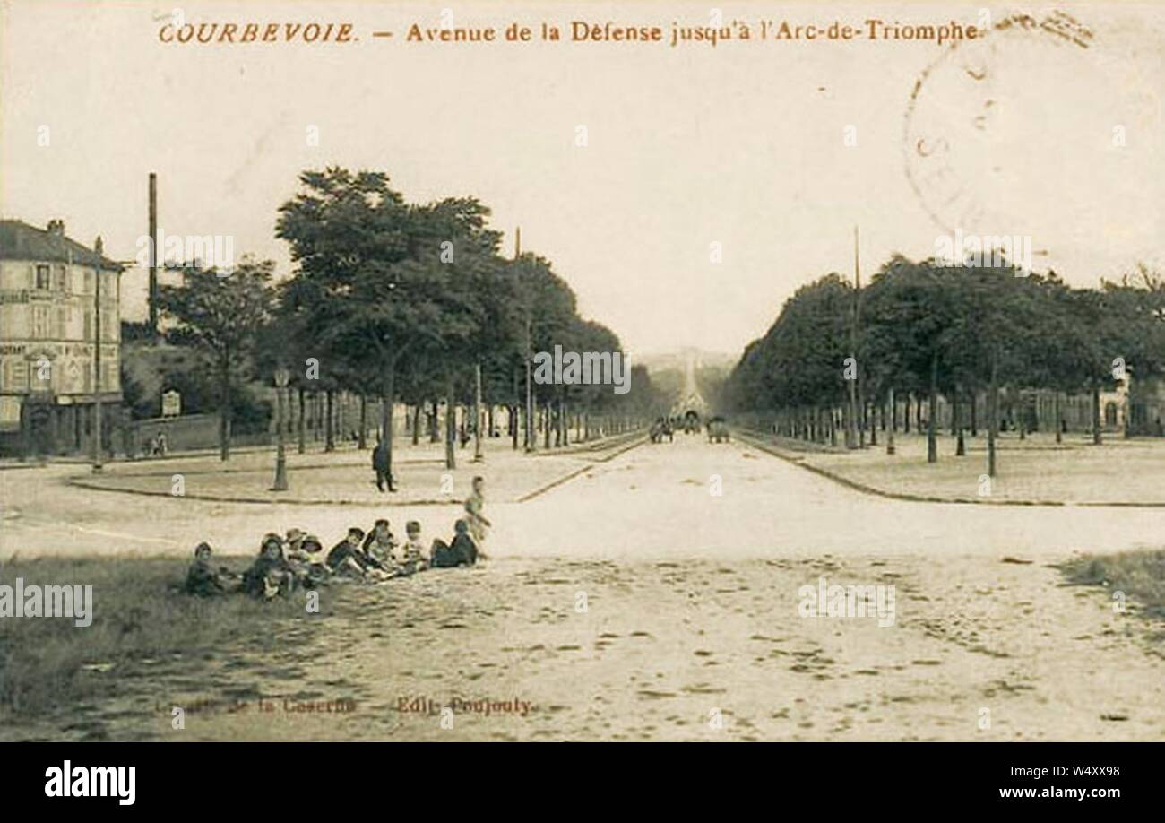 Courbevoie.Avenue de la Defense vers l'Arc de Triomphe. Stock Photo