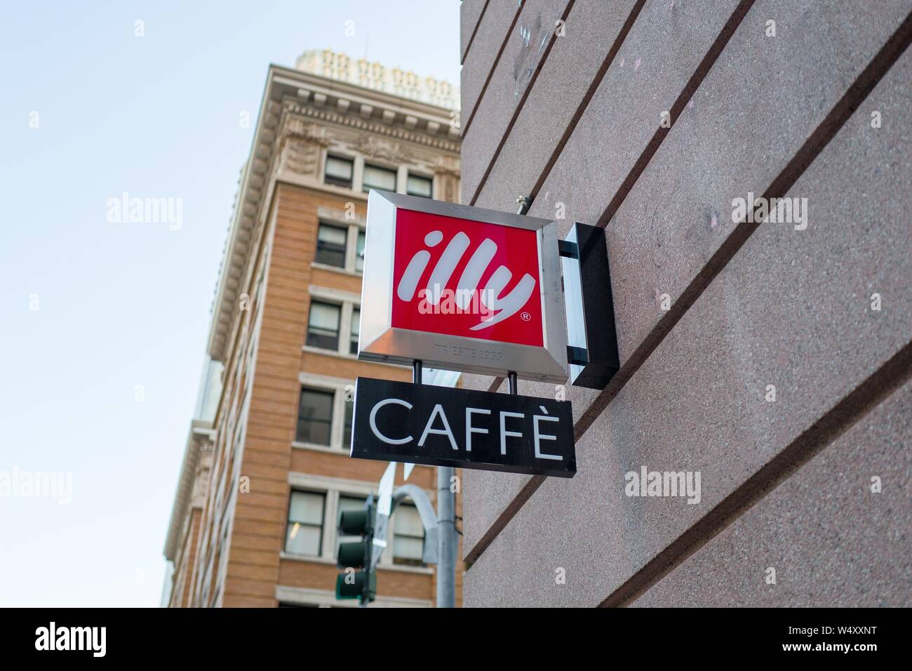 Illy caffe sign hi-res stock photography and images - Alamy