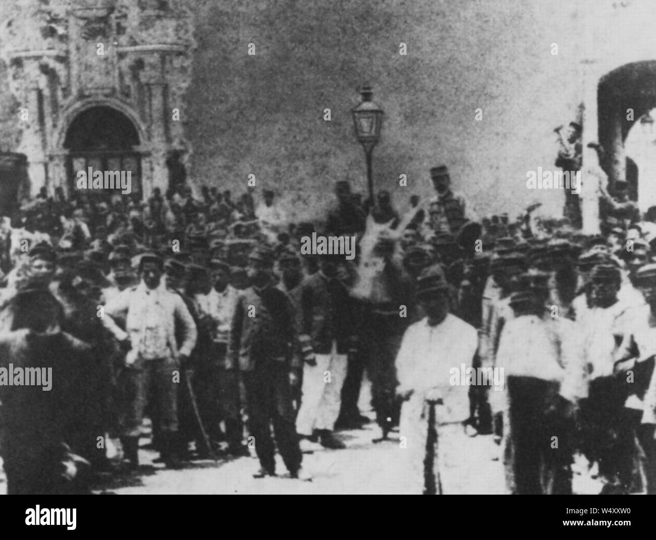 Courret, Eugenio - Truppen beim Regierungspalast, Sieg Piérolas gegen General Cáceres Stock Photo
