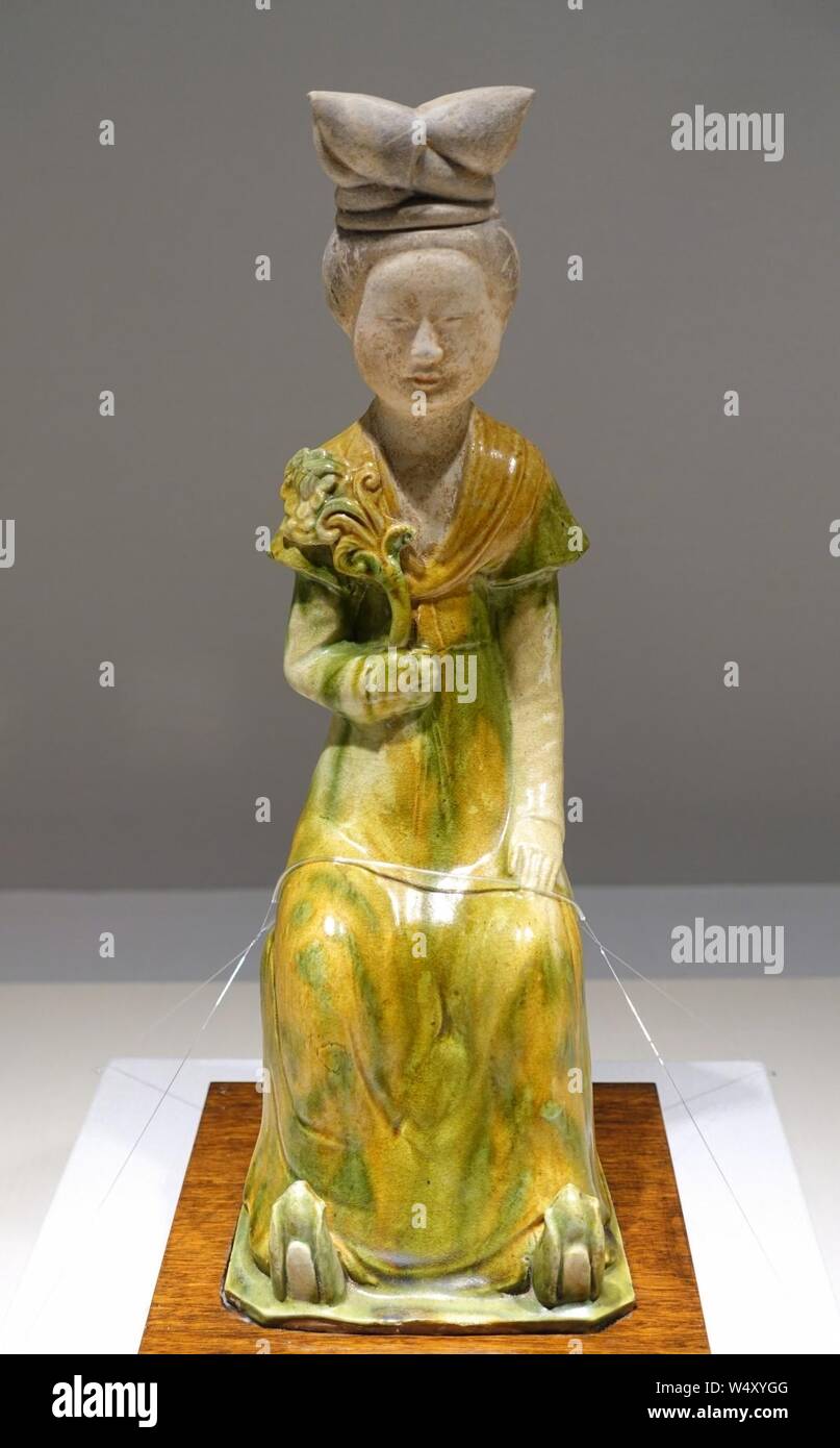 Court lady figure, China, Tang dynasty, 8th century AD, threecolor glaze Stock Photo Alamy
