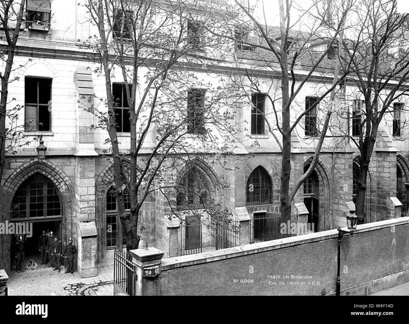 Couvent des Bernardins (ancien) - Ensemble sur la rue - Paris - Médiathèque de l'architecture et du patrimoine - APMH00011028. Stock Photo