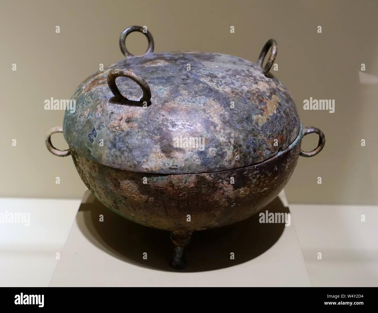 Covered cooking vessel (dui), China, Warring States to early Western Han dynasty, 3rd-2nd century BC, bronze - Stock Photo