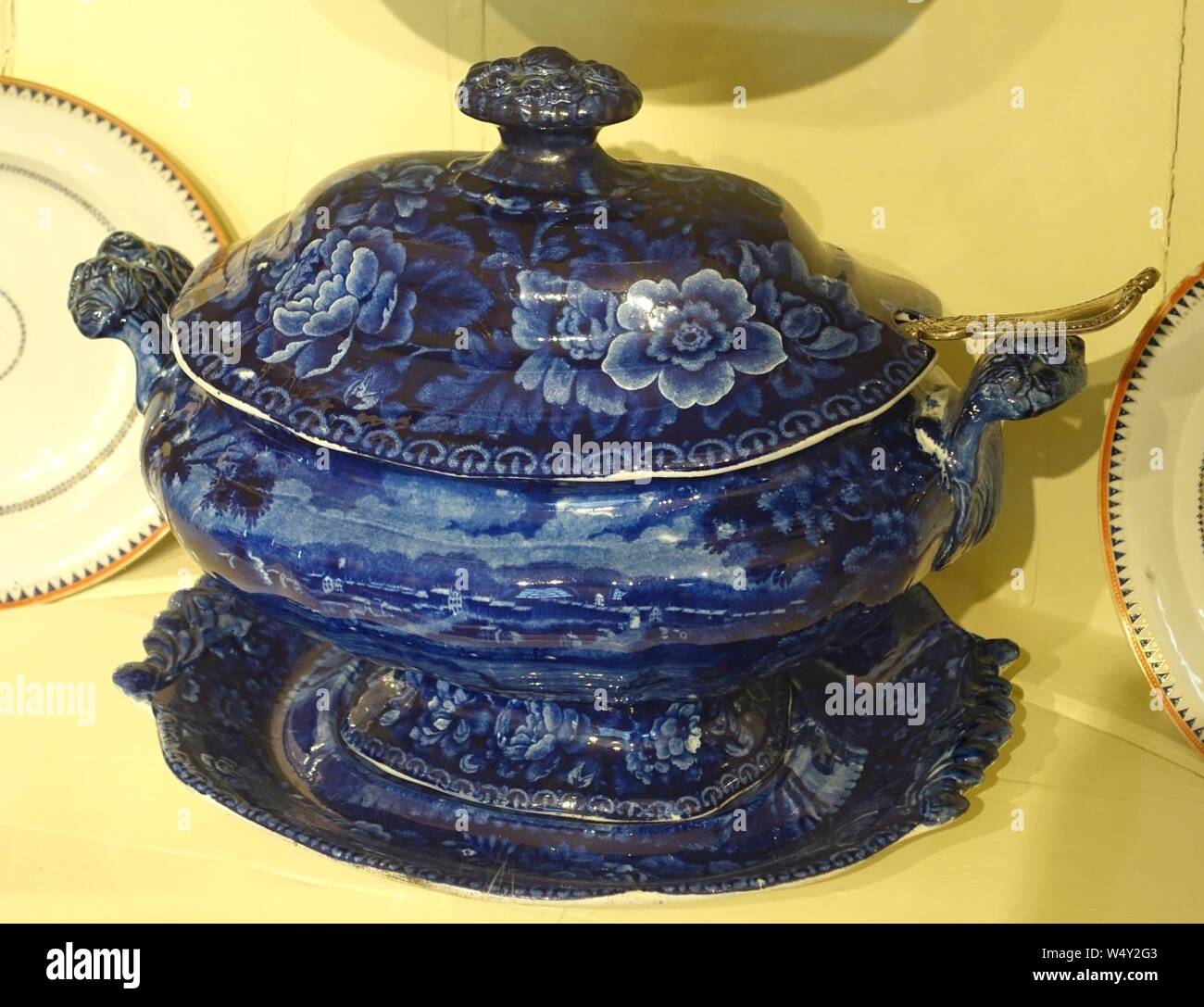 Vintage soup tureen hires stock photography and images Alamy