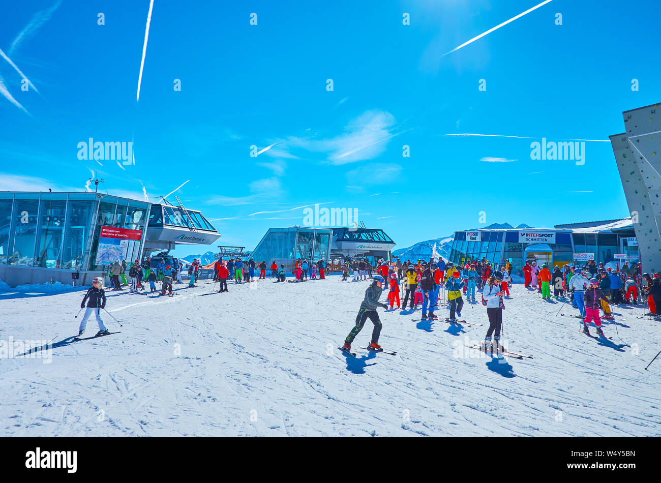 ZELL AM SEE, AUSTRIA - FEBRUARY 28, 2019: The upper stations of cableway routes of Zell am See air lifts network surround the crowded zone on slope of Stock Photo