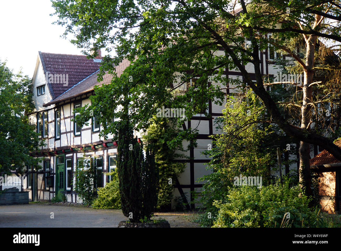 historisches Fachwerkhaus altes Wegehaus, Meinersen, Niedersachsen, Deutschland Stock Photo