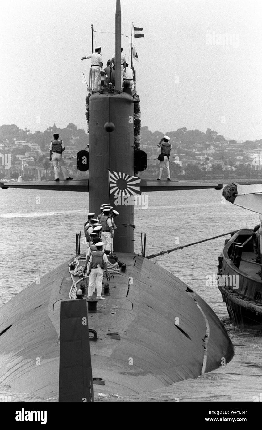 Crew members stand on the deck of Mochishio (SS-574), -10 Jun. 1992 b. Stock Photo