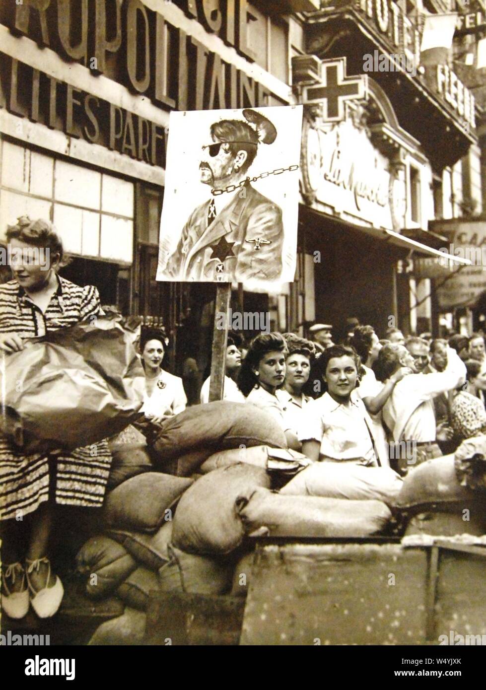 Liberation of paris 1944 25 august hi-res stock photography and images ...