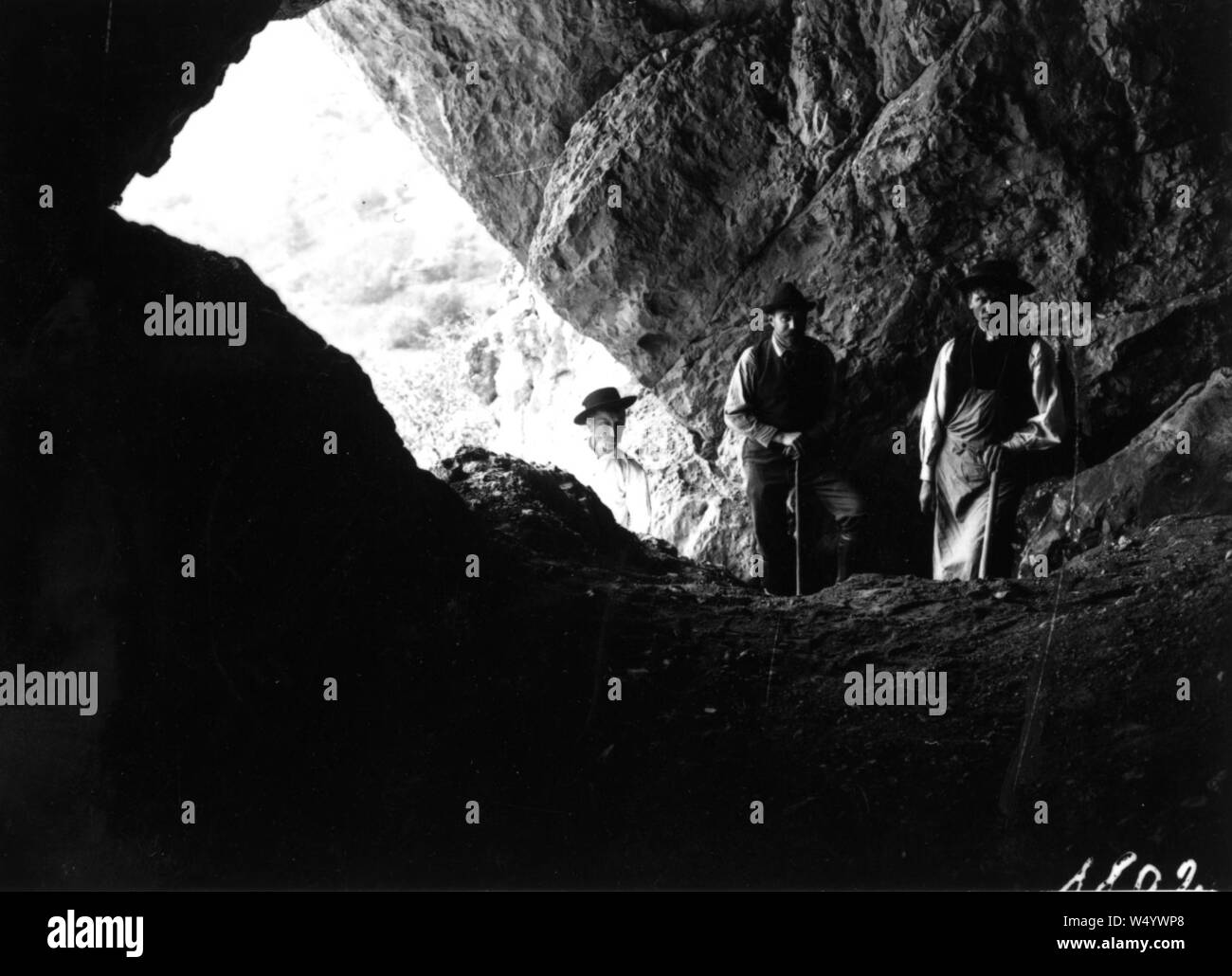 Csévi-barlang 002 Ásatás 1912 Bekey Imre Gábor. Stock Photo