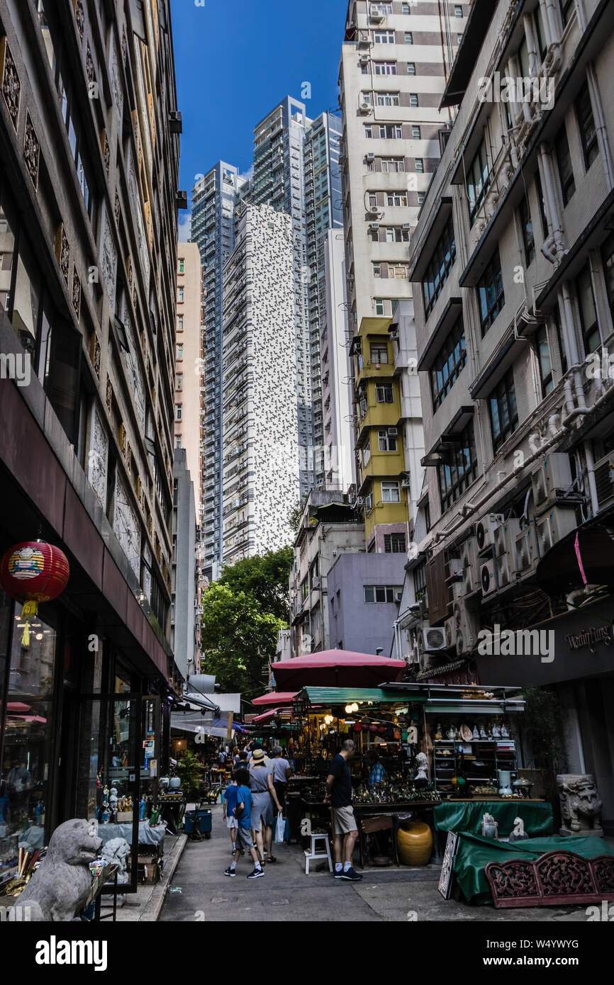 Antique shops and flea market in the Upper Lascar Row, Sheung Wan, Hong Kong Stock Photo