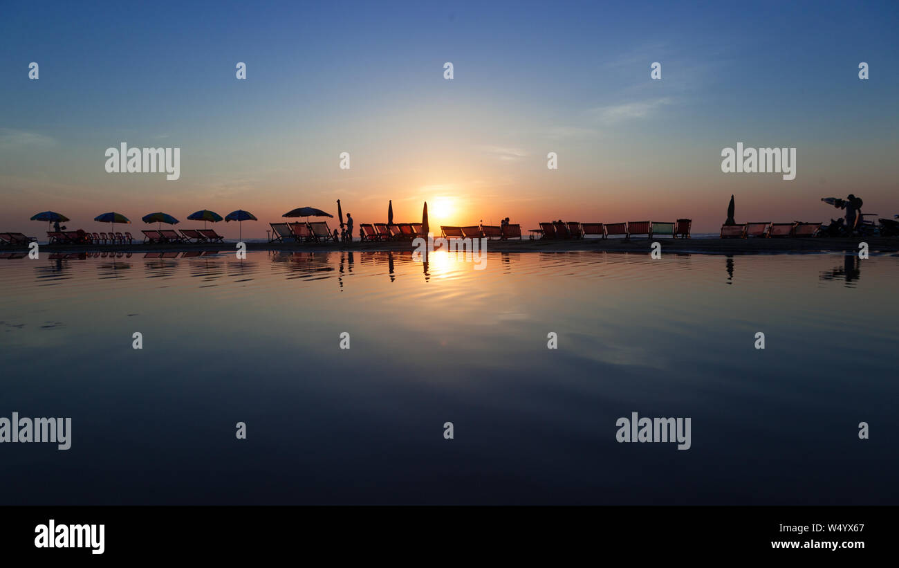 Beautiful morning sun rise hi-res stock photography and images - Alamy