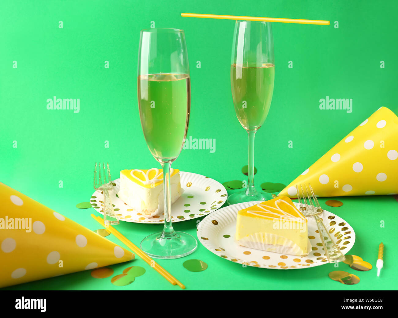 Birthday cake with glasses of champagne on color background Stock Photo