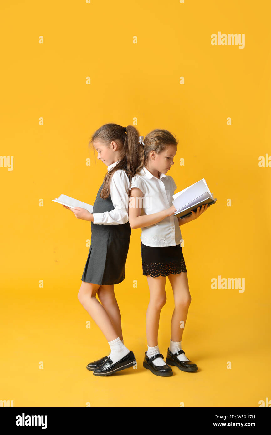 Primary school girls hi-res stock photography and images - Alamy