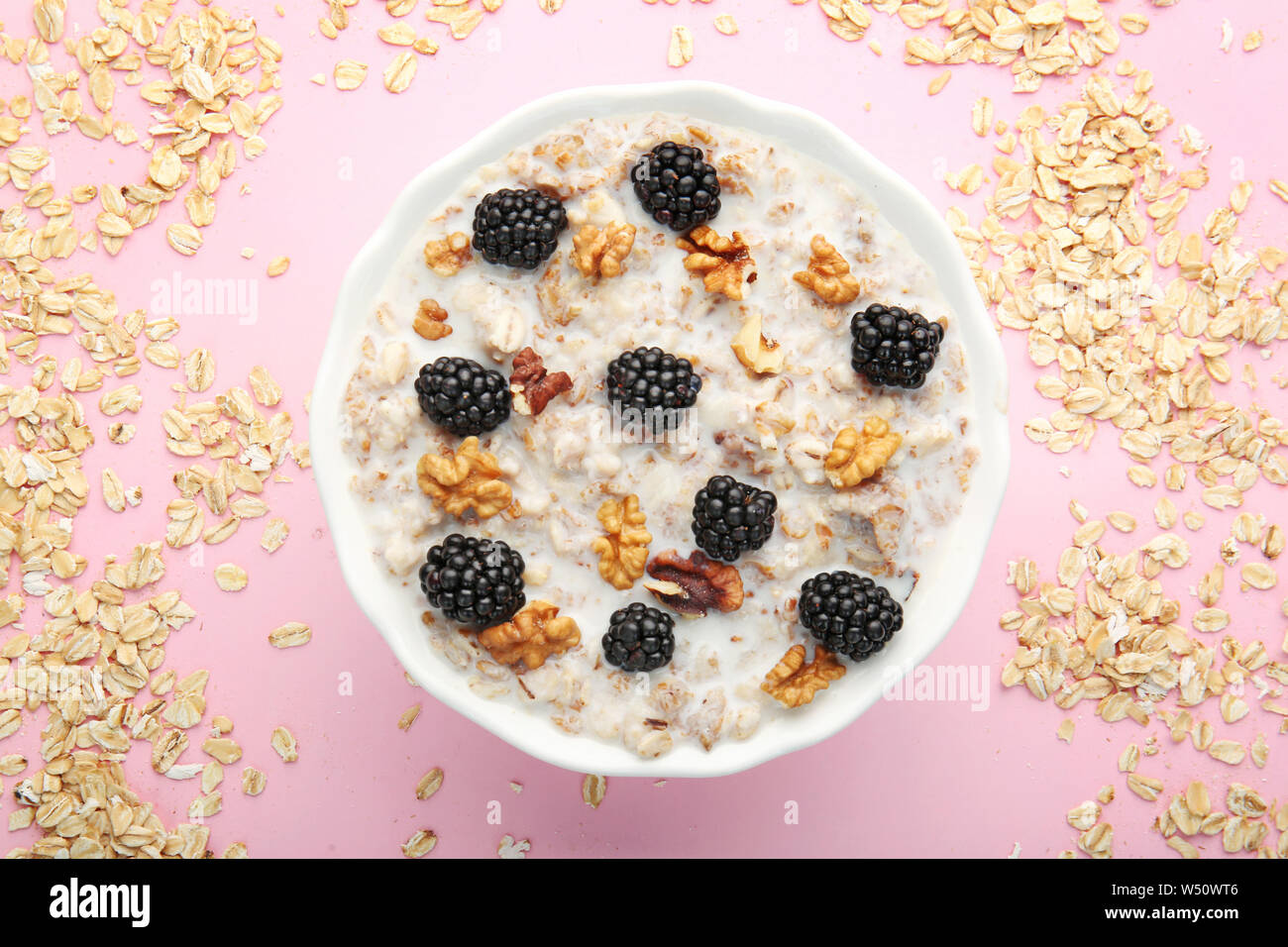 Bowl with tasty sweet oatmeal on color background Stock Photo - Alamy