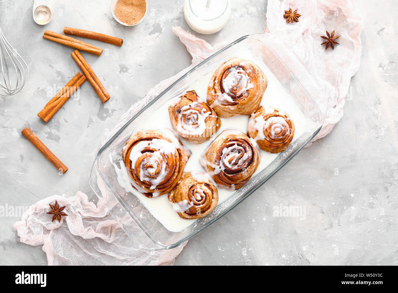 Baking tray with tasty cinnamon buns on grunge background Stock Photo -  Alamy