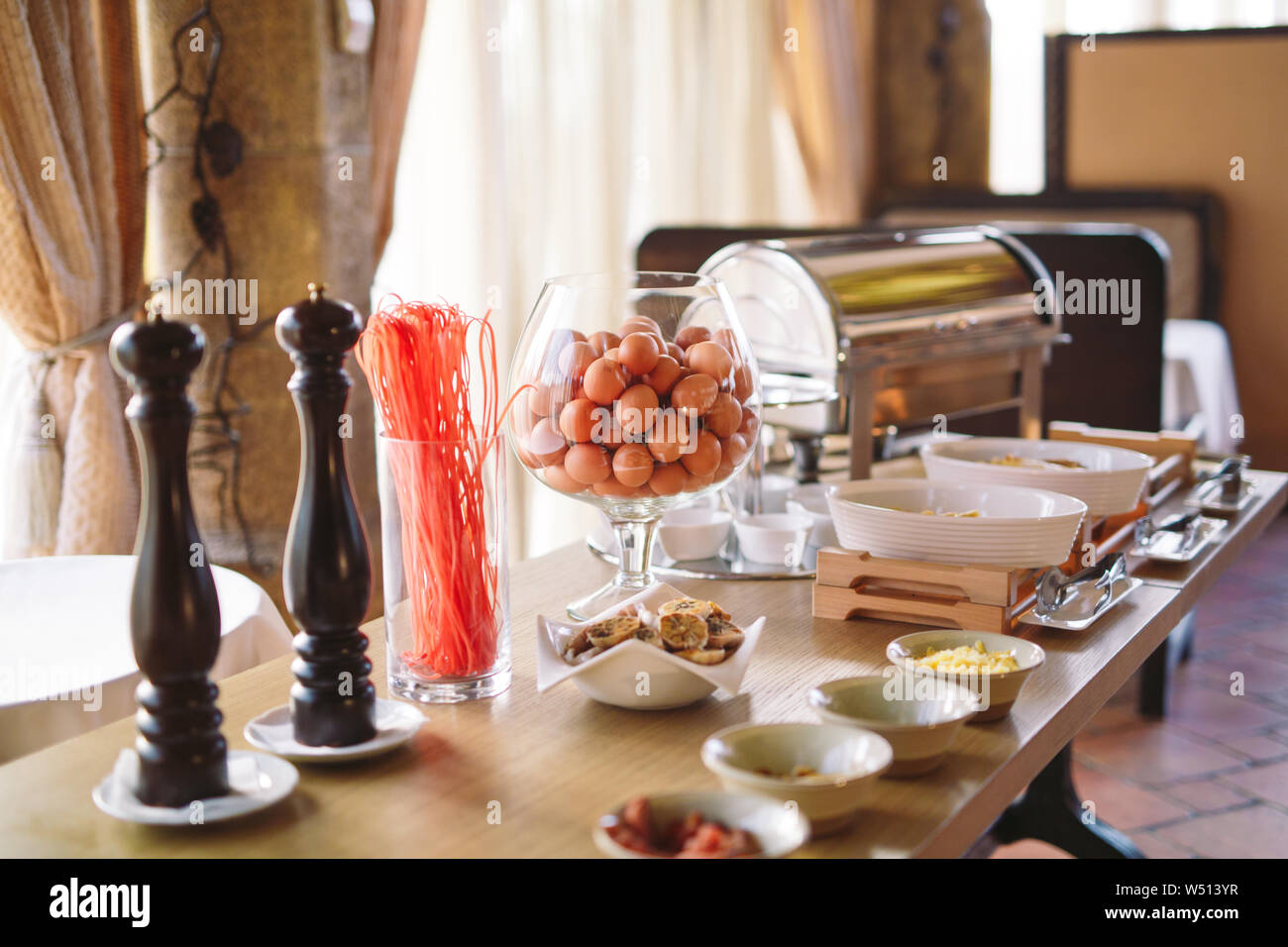 Breakfast. Cooking eggs in the Restaurant or Hotel Stock Photo Alamy