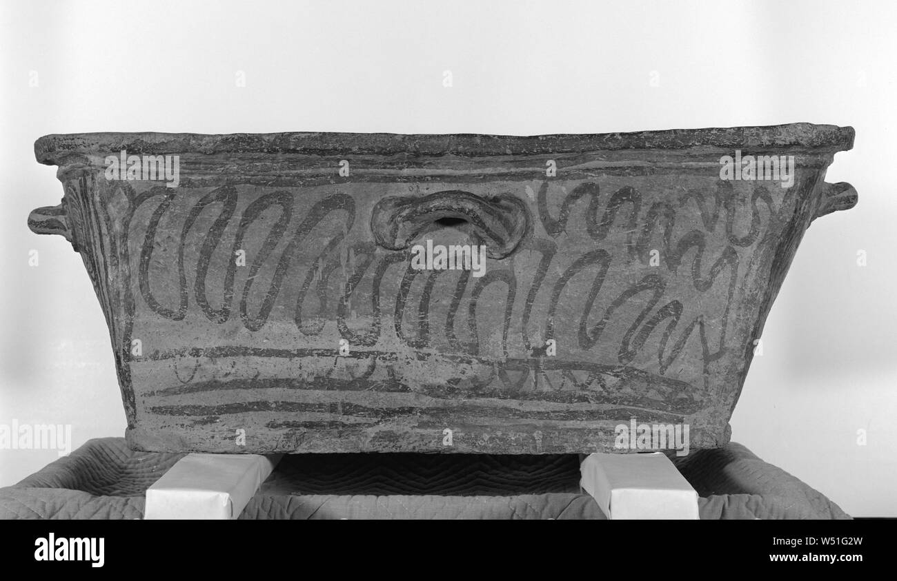 Minoan Larnax, Unknown, Crete, Greece, 1400 - 1100 B.C., Terracotta, 39.4 × 53.3 × 106.7 cm (15 1/2 × 21 × 42 in Stock Photo