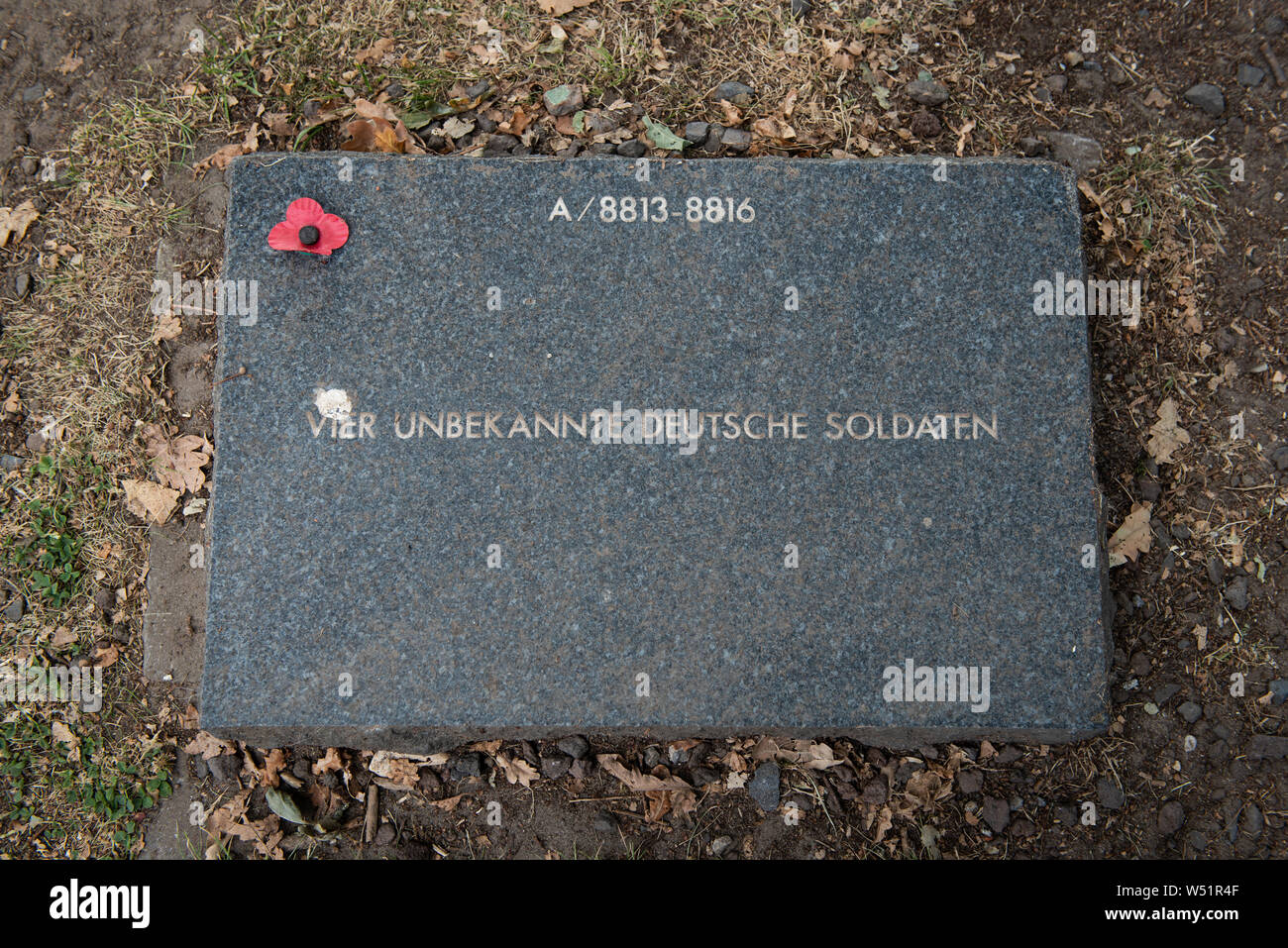 België. Langemark (bij Ieper). Duitse Militaire Begraafplaats. Foto: Gerrit de Heus. Belgium. Langemark. German War Cemetery. Photo: Gerrit de Heus Stock Photo