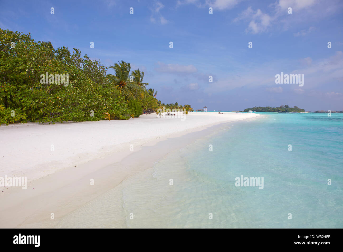 The white sand of Paradise Island (Lankanfinolhu), Maldives Stock Photo