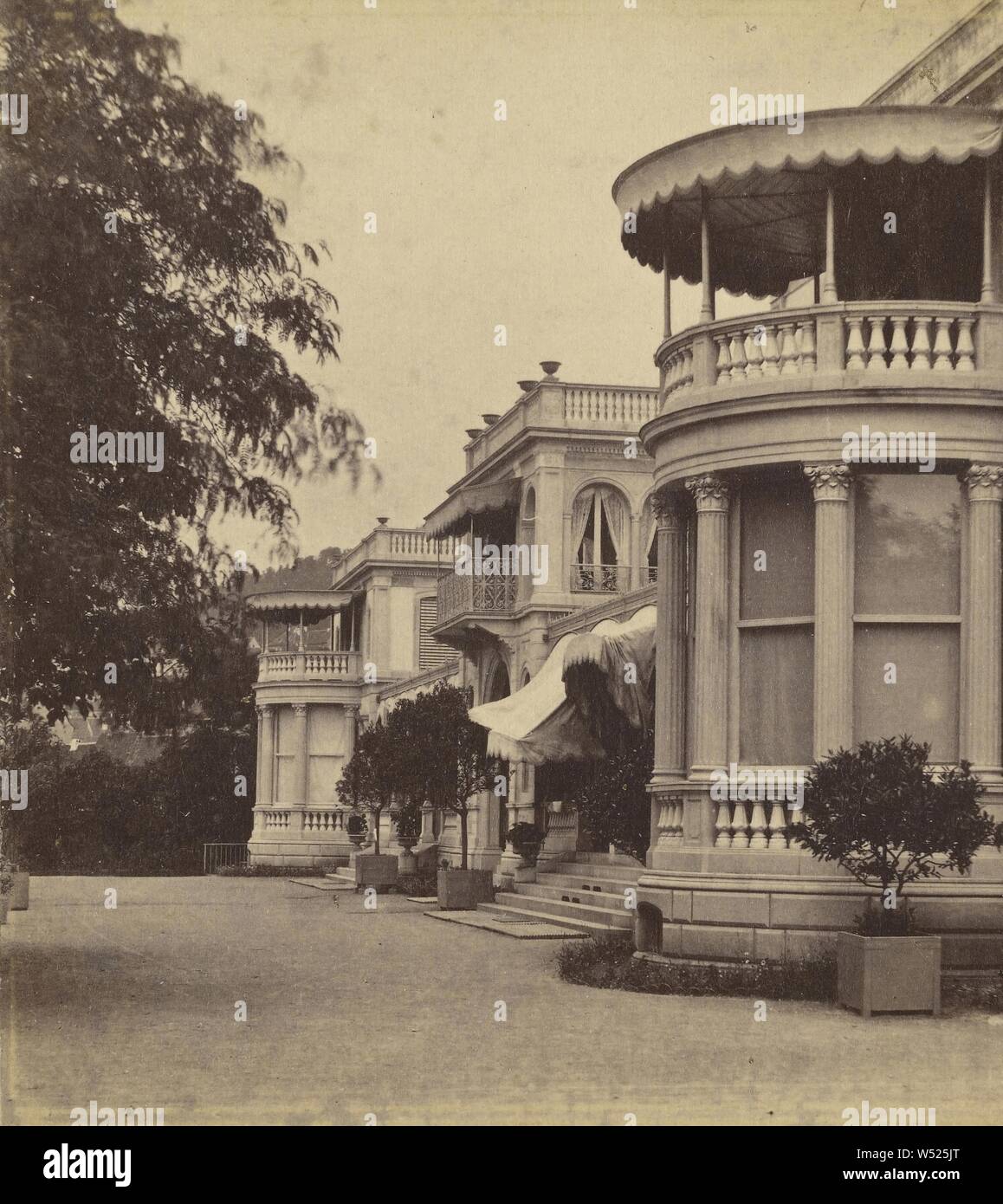 Hotel Stephanienbad ou descendit l'Empereur./Baden-Baden - Hotel Stephanienbad. Wohnung des Kaifers., Adolphe Braun (French, 1812 - 1877), 1865–1875, Albumen silver print Stock Photo