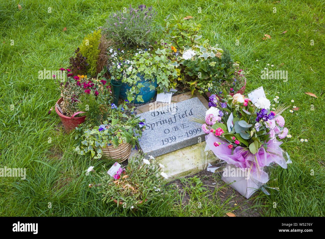 Flowers and plants left by fans decorate the grave of Dusty Springfield in Henley-on-Thames, Oxfordshire Stock Photo