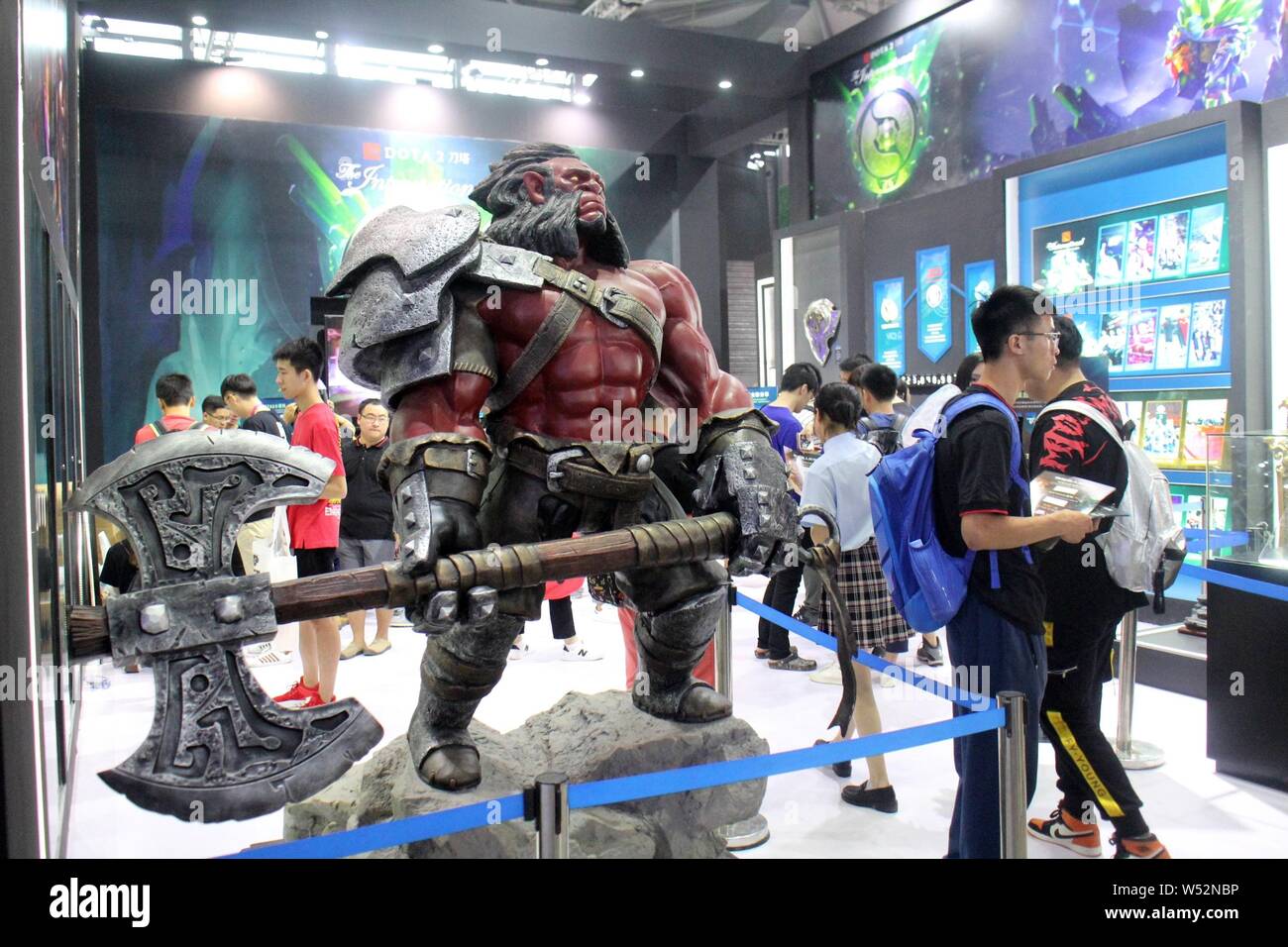 File People Visit The Stand Of World Of Warcraft Of Blizzard Entertainment During The 16th China Digital Entertainment Expo Also Known As Chinajoy Stock Photo Alamy