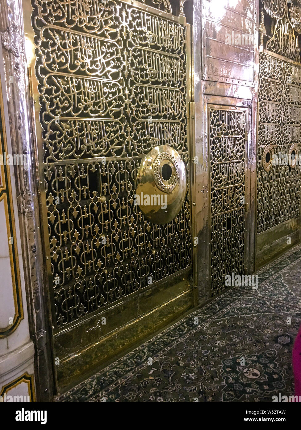 MEDINA, SAUDI ARABIA - JUNE 24, 2019: The tomb of the Islamic prophet ...