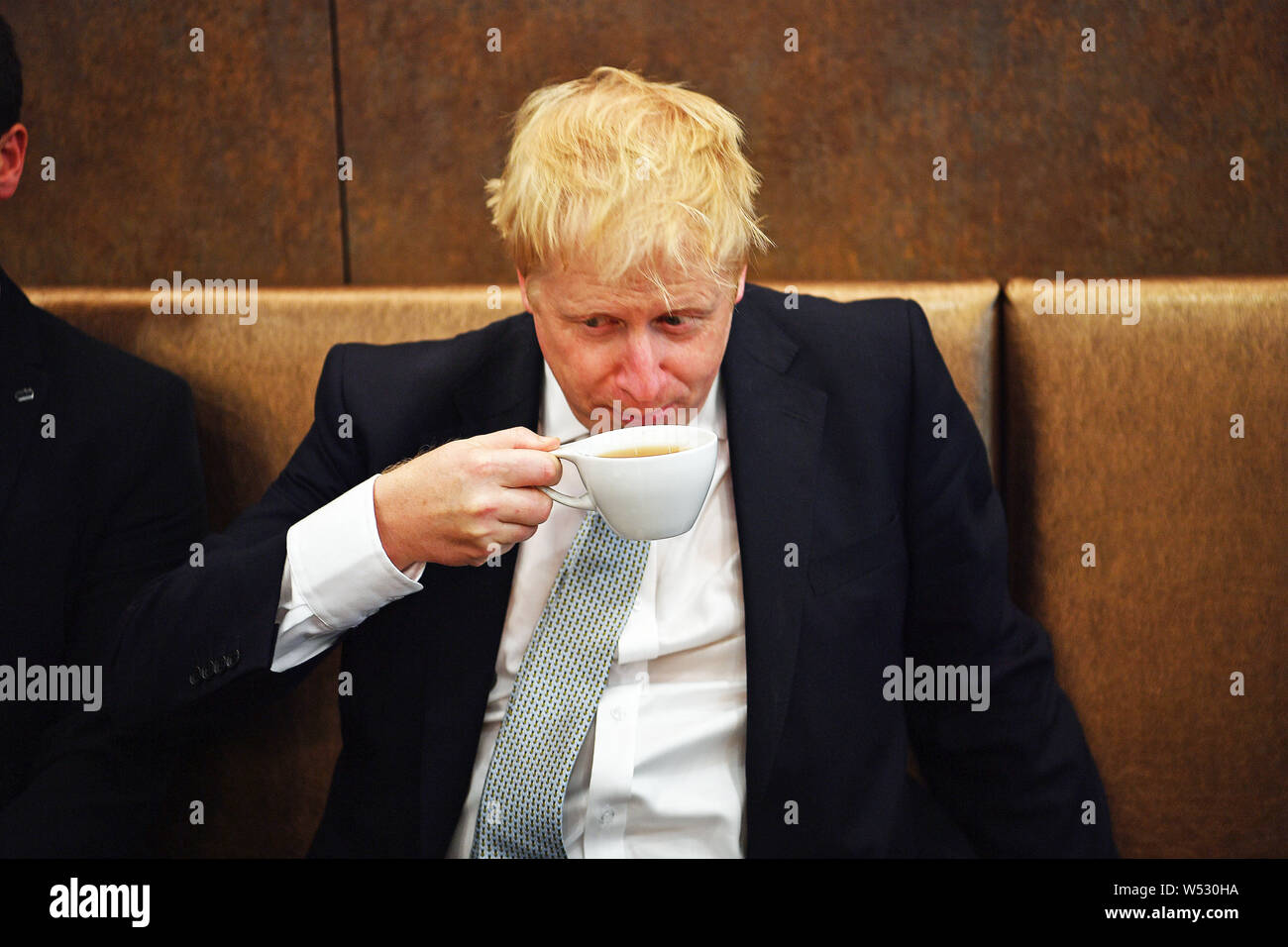 Boris Johnson visits Oxshott and chats to local businesses. At The Munch and Wiggles Coffee ShopBoris Johnson is campaigning to become the next Conservative Prime Minister. Picture taken 25th June 2019 Stock Photo
