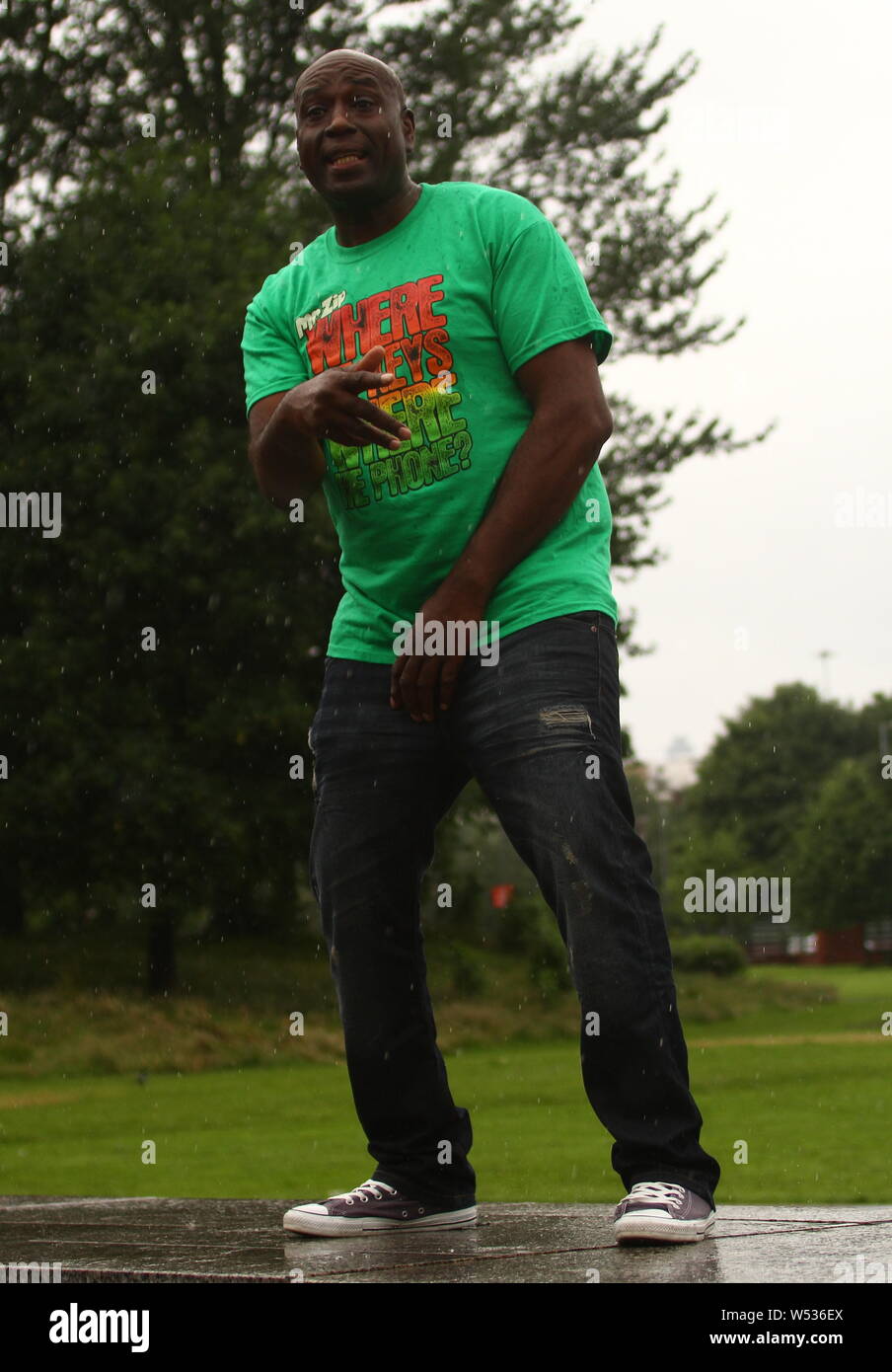 MANCHESTER, UK BGT STAR MR ZIP MUSIC VIDEO CREDIT IAN FAIRBROTHER/ALAMY