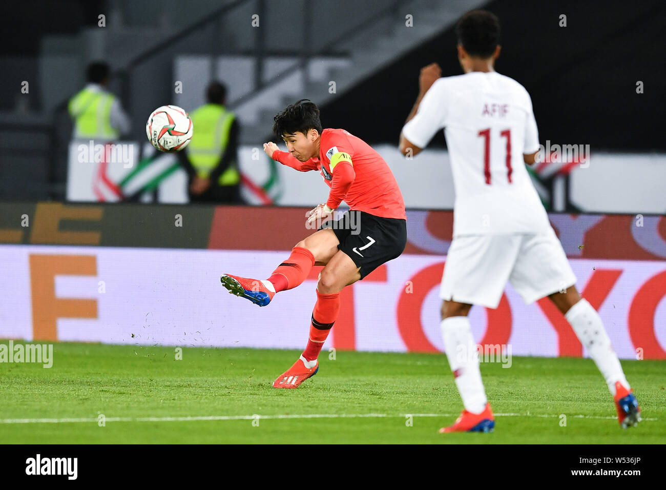 Son Heung-min, left, of South Korea national football team shots the ball  against a player of Qatar national football team in their quarter-final  matc Stock Photo - Alamy