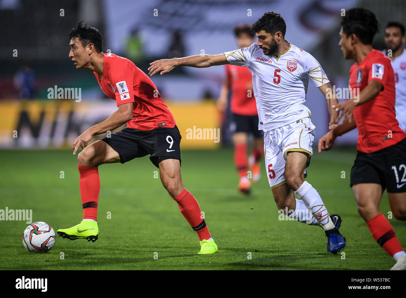 Ji Dong-won of South Korea, left, dribbles against Bahrain in the round of 16 match between South Korea and Bahrain during the 2019 AFC Asian Cup in D Stock Photo