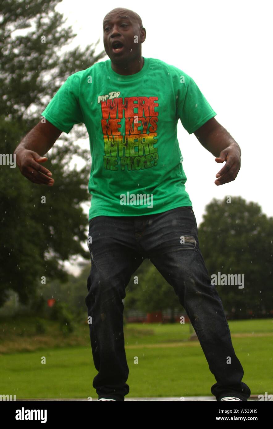 MANCHESTER, UK BGT STAR MR ZIP MUSIC VIDEO CREDIT IAN FAIRBROTHER/ALAMY