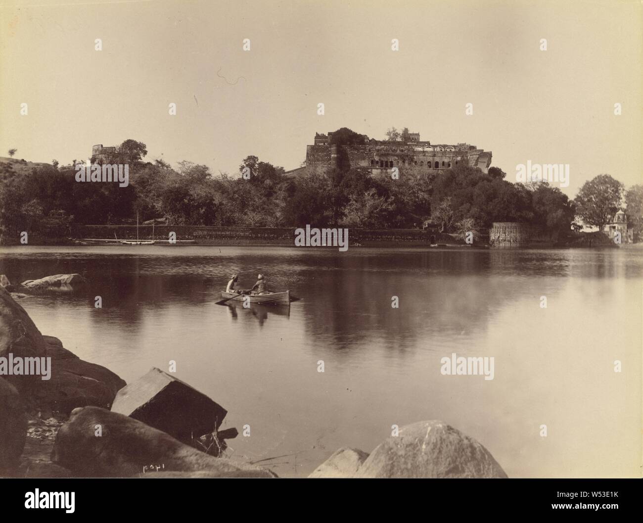 Temple in Distance with Boaters in Foreground, Lala Deen Dayal (Indian, 1844 - 1905), Barwa Sagar, India, 1882, Albumen silver print, 19.5 × 26 cm (7 11/16 × 10 1/4 in Stock Photo