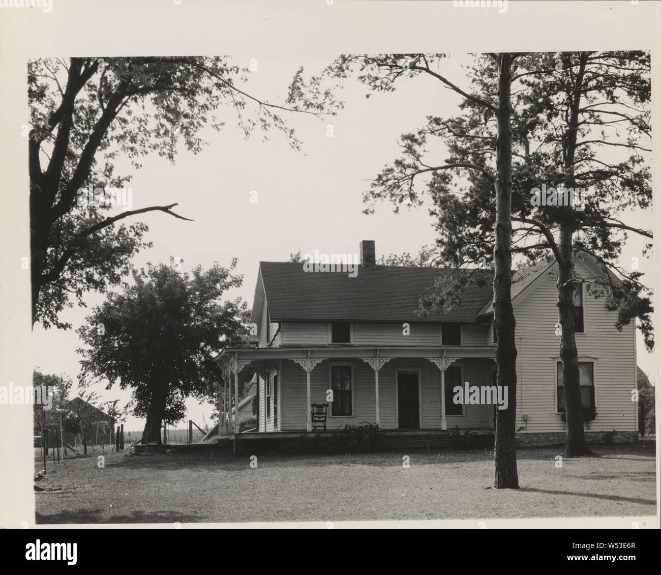 White Clapboard House, Nebraska, Dorothea Lange (American, 1895 - 1965), 1930s, Gelatin silver print, 17.5 × 23.5 cm (6 7/8 × 9 1/4 in Stock Photo
