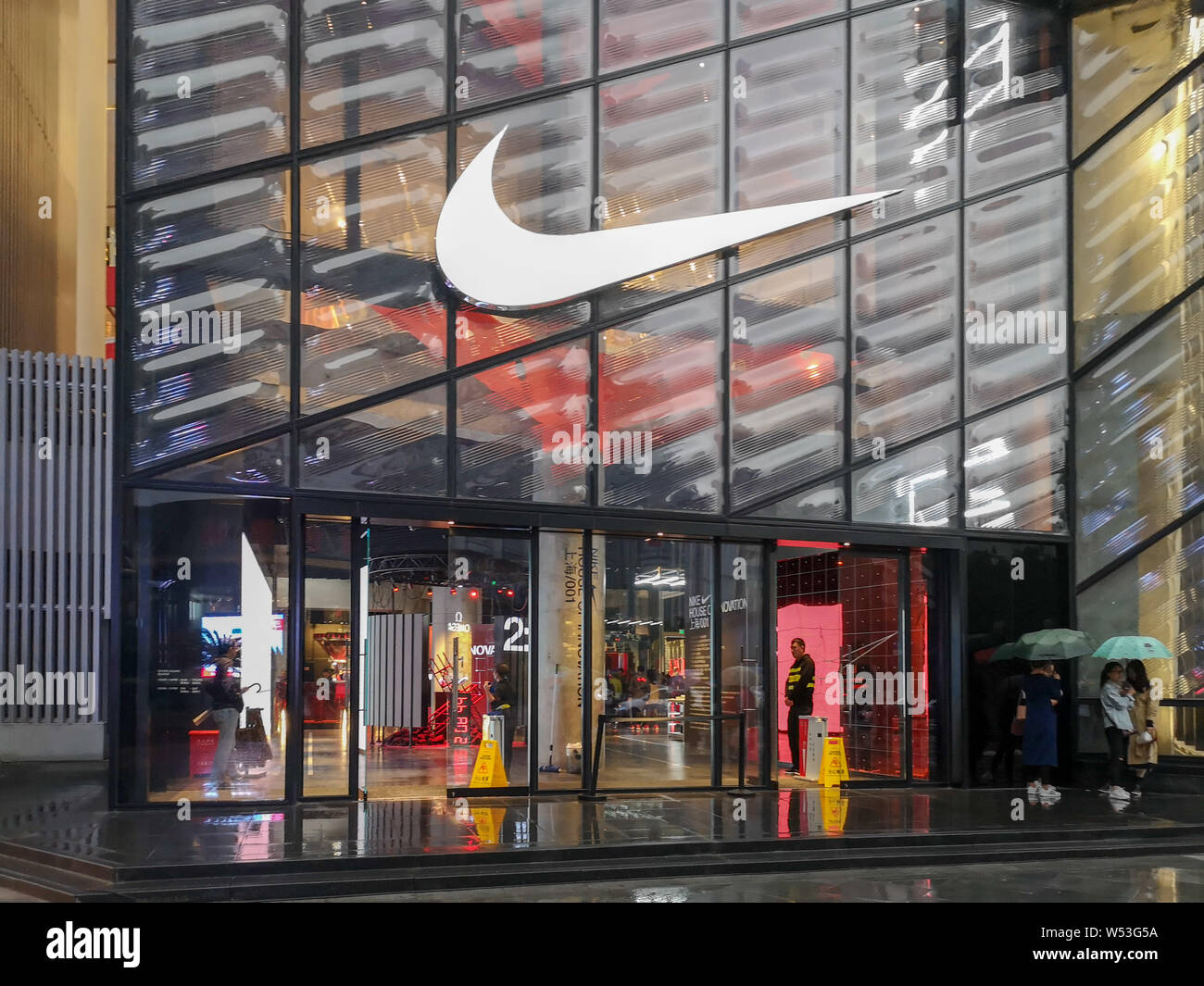 Nike sportswear hi-res stock photography and images - Page 2 - Alamy