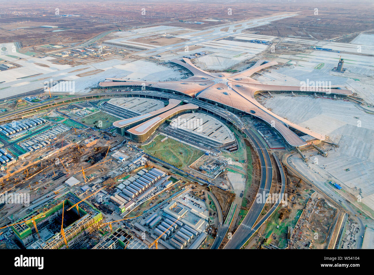 Самый большой сток. Аэропорт Пекин Дасин. Пекин Дасин, Международный аэропорт, Китай. Самый большой аэропорт Китая Дасин. Аэропорт Пекин Дасин стройка.