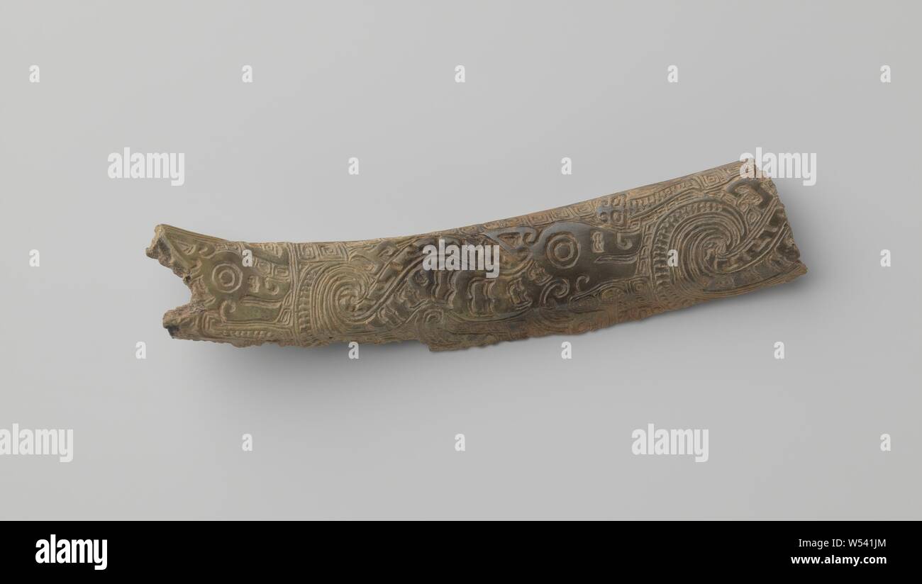 Fragment of a ritual object, Fragment, Shangyin, bone, succession of mythical animals., anonymous, China, -1600 - -1000, bone (material), h 13.4 cm × w 2.7 cm × d 1.0 cm Stock Photo