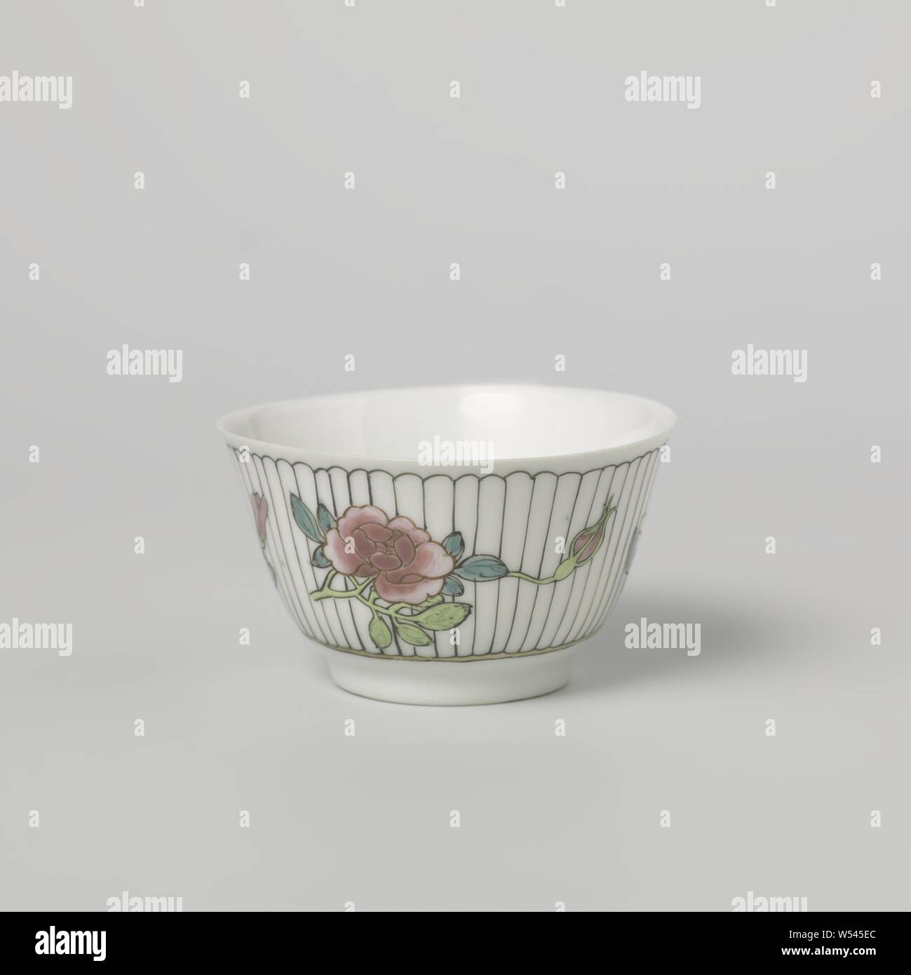 Bell-shaped cup with three flower sprays on a vertically striped ground, Bell-shaped porcelain cup painted on the glaze in blue, red, pink, green, yellow, black and gold. On the outside, three flower branches (peony, magnolia, iris) on a vertically striped ground, a stylized flower on the bottom. Famille rose., anonymous, China, c. 1725 - c. 1749, Qing-dynasty (1644-1912) / Yongzheng-period (1723-1735) / Qianlong-period (1736-1795), porcelain (material), glaze, gold (metal), vitrification, h 3.8 cm d 6.7 cm d 3.4 cm Stock Photo