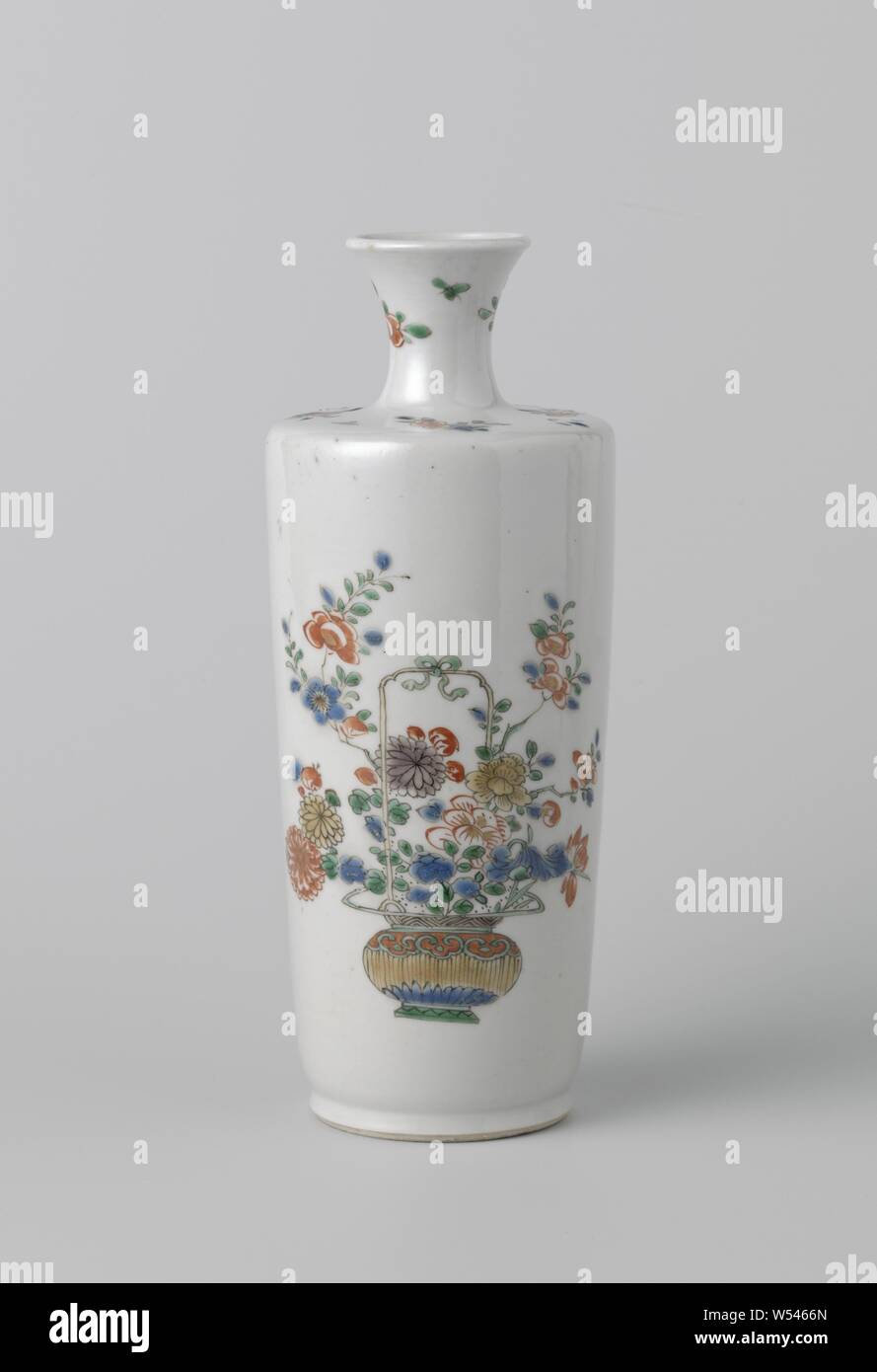 Cylindrical vase with flower baskets, Cylindrical vase of porcelain, slightly widening upwards and with a short spreading neck, painted on the glaze in blue, red, green, yellow, eggplant, black and gold. Twice a flower basket with peony, chrysanthemum, lotus and camellia on the belly. Separate flower sprays on the shoulder and neck. Famille verte., anonymous, China, c. 1700 - c. 1724, Qing-dynasty (1644-1912) / Kangxi-period (1662-1722) / Yongzheng-period (1723-1735), porcelain (material), glaze, gold (metal), vitrification, h 20 cm d 8 cm Stock Photo