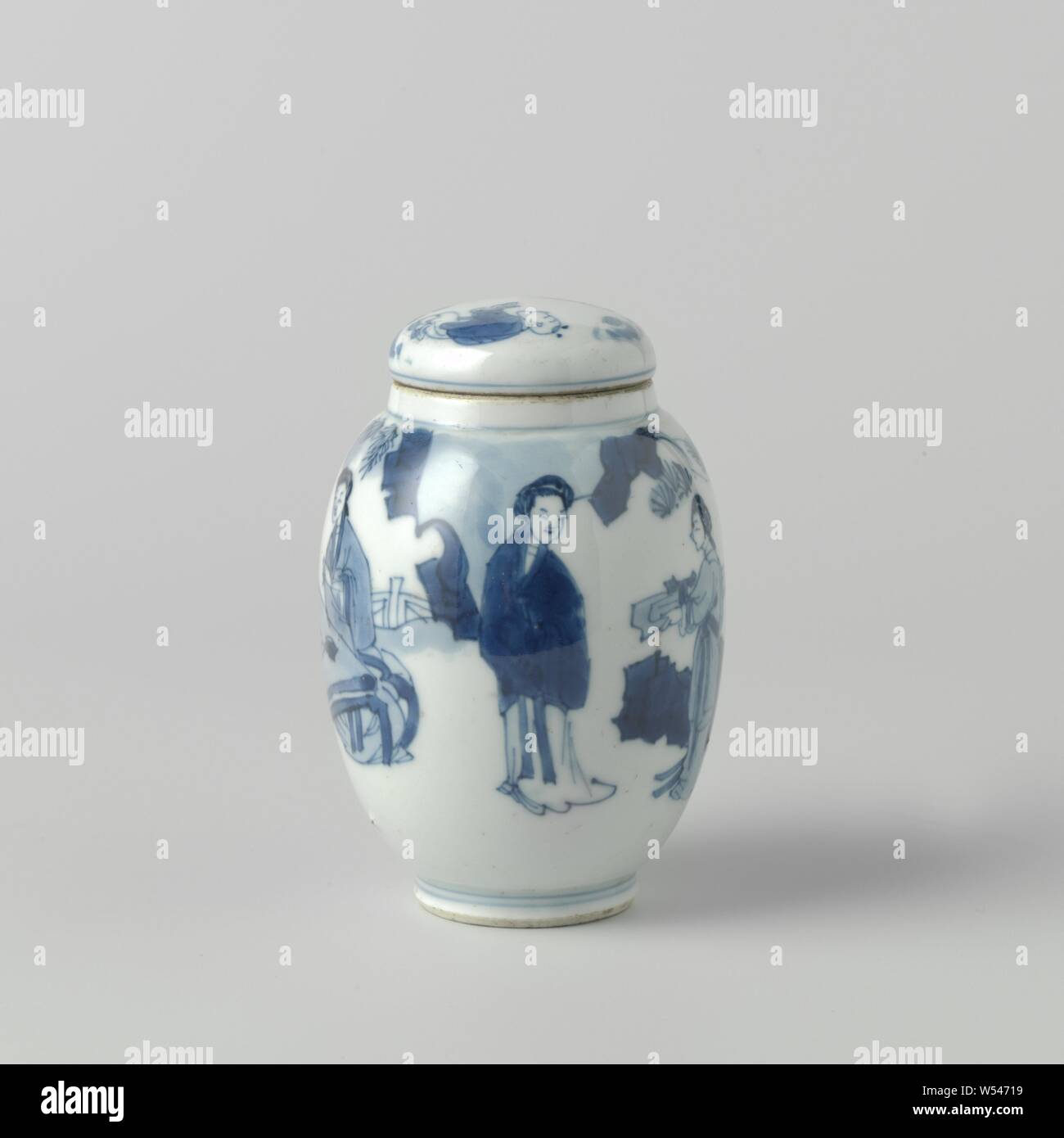 Ovoid covered jar with Chinese ladies in a landscape, Egg-shaped porcelain covered pot, painted in underglaze blue. On the belly a landscape with two 'go' playing Chinese ladies (long lines). In addition, two standing ladies, one with a qin. The show is concluded with a wool motif. On the lid two dancing boys (fools). Marked on the bottom with an artemisia leaf. Blue and white., Jean Theodore Royer, anonymous, China, c. 1680 - c. 1720, Qing-dynasty (1644-1912) / Kangxi-period (1662-1722), porcelain (material), glaze, cobalt (mineral), vitrification, h 11.4 cm × d 7.5 cm Stock Photo