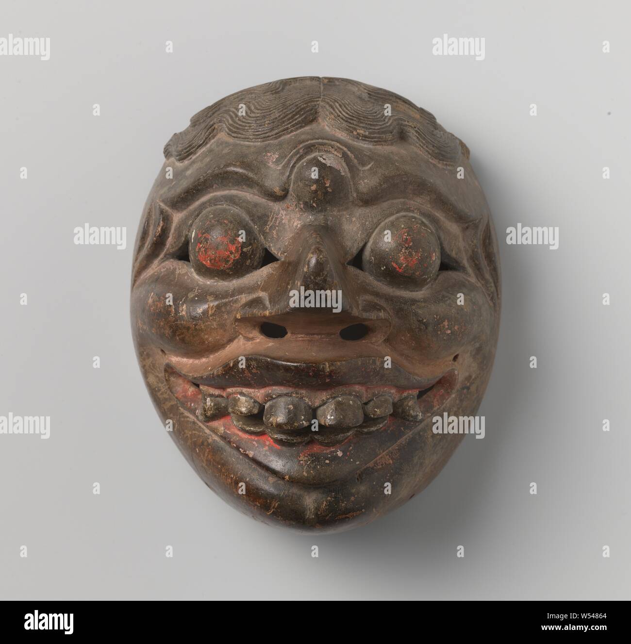 Mask from Ombakarna, Mask from Ombakarna., Java, 1800 - 1900, wood (plant material), dye, h 18 cm × w 15 cm × d 16.5 cm Stock Photo