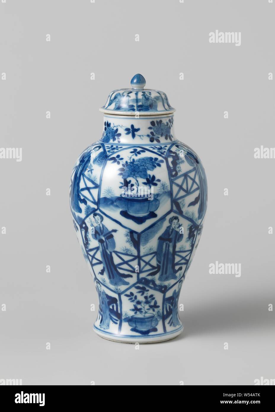 China pots hi-res stock photography and images - Alamy