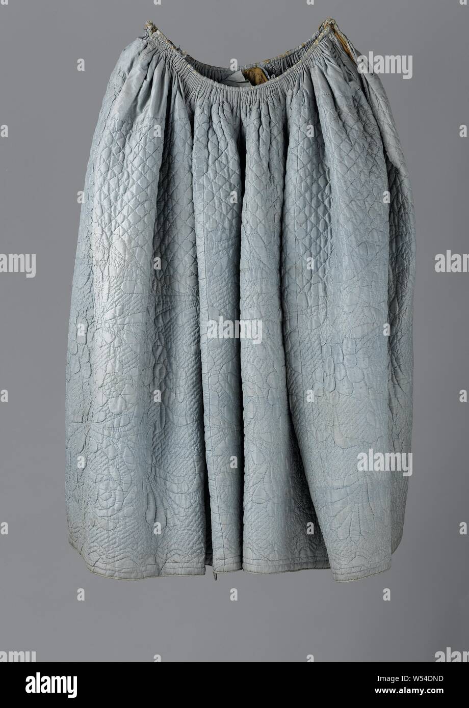 Skirt with side slits and brown linen lining of blue quilted and