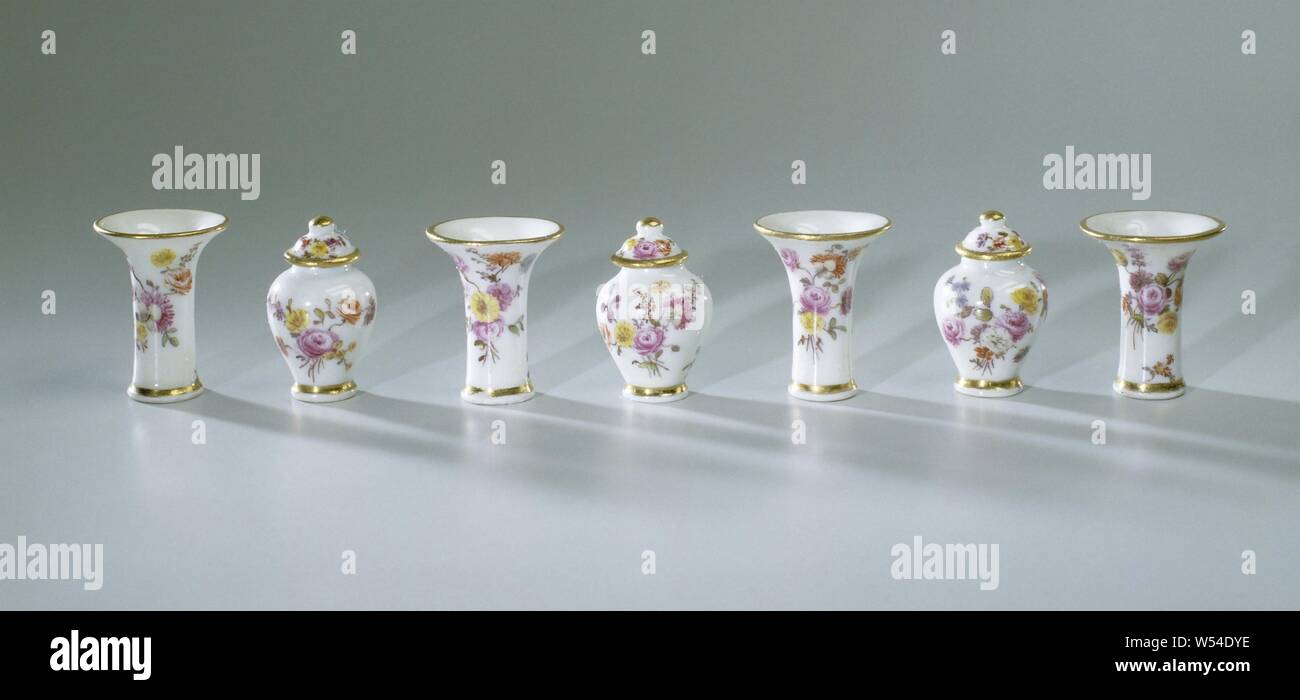 Vase with lid, Vase with lid of painted porcelain. The vase is pear-shaped, has an outstanding foot. The painting consists of multicolored flower bouquets. Vase is part of a seven-part cabinet set., Meissener Porzellan Manufaktur, Meissen, c. 1750, porcelain (material), h 2.5 cm × d 1.6 cm Stock Photo