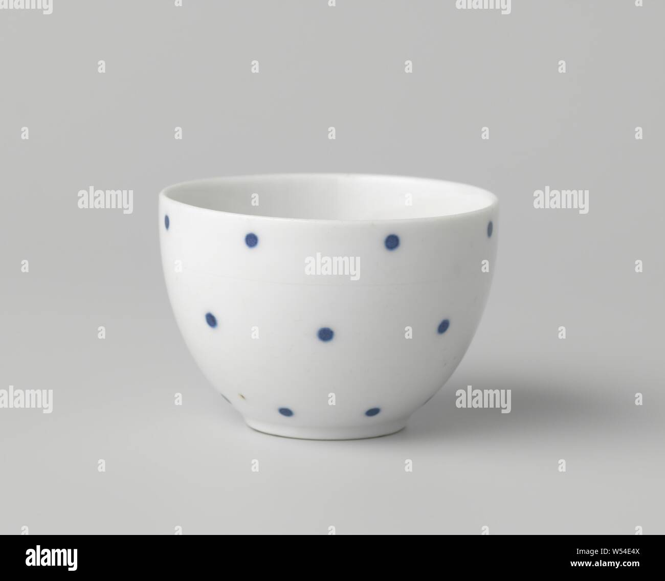 Underglaze blue painted porcelain hi-res stock photography and images -  Page 6 - Alamy