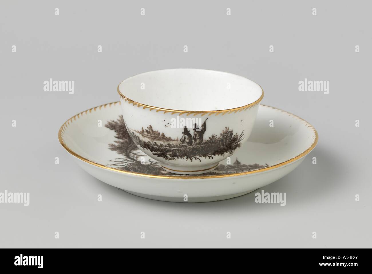 Cup and saucer with river view, Porcelain cup and saucer. Painted with a river view with two mans figures and a large tree in the foreground. All edges in gold., Manufactuur Oud-Loosdrecht, Loosdrecht, 1774 - 1784, porcelain (material), h 4.0 cm × d 6.9 cm × h 2.3 cm × d 12.7 cm Stock Photo