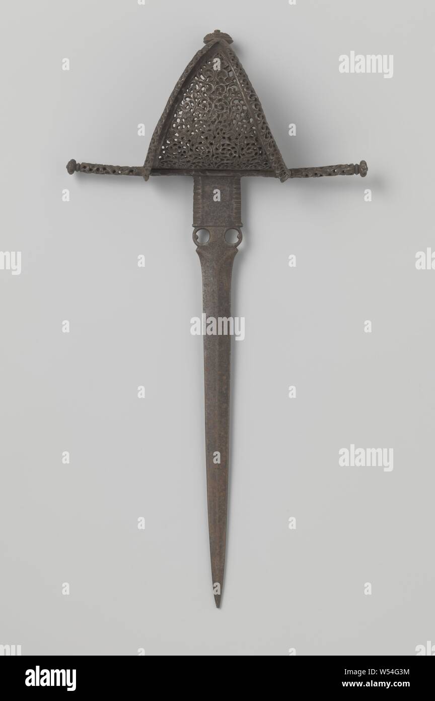 Spanish dagger, A Spanish dagger, whose triangular hive, as well as the cross, consists of openwork tendrils. The rest is decorated with braided iron wire. The two cutting blade has a floor for the thumb at the top. Probably from the workshop of Pedro de Belmonte, Toledo. (Steel, hammered), the penitent harlot Mary Magdalene, possible attributes: book (or scroll), crown, crown of thorns, crucifix, jar of ointment, mirror, musical instrument, palm-branch, rosary, scourge, anonymous, Spain, 1600 - 1625, steel (alloy), iron (metal), l 47.5 cm × w 24.8 cm Stock Photo
