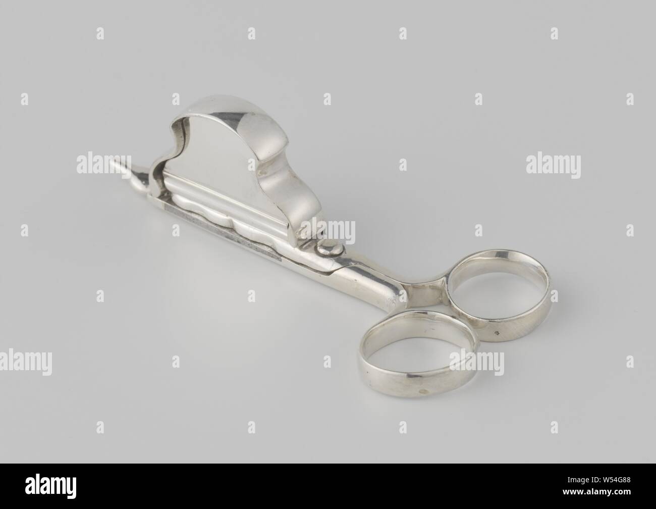 L deals shaped scissors