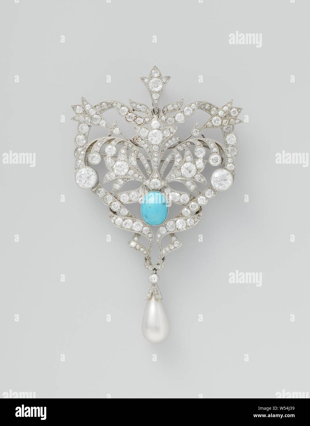 Large corsage, Large corsage or brooch of diamonds. Composed of tendrils and ribbons that form a heart with decoration. A turkois in the heart. At the bottom is a pearl., anonymous, France (possibly), c. 1880 - c. 1910, diamond (mineral), platinum (metal), turquoise (mineral), pearl, h 9.7 cm × w 6.0 cm Stock Photo