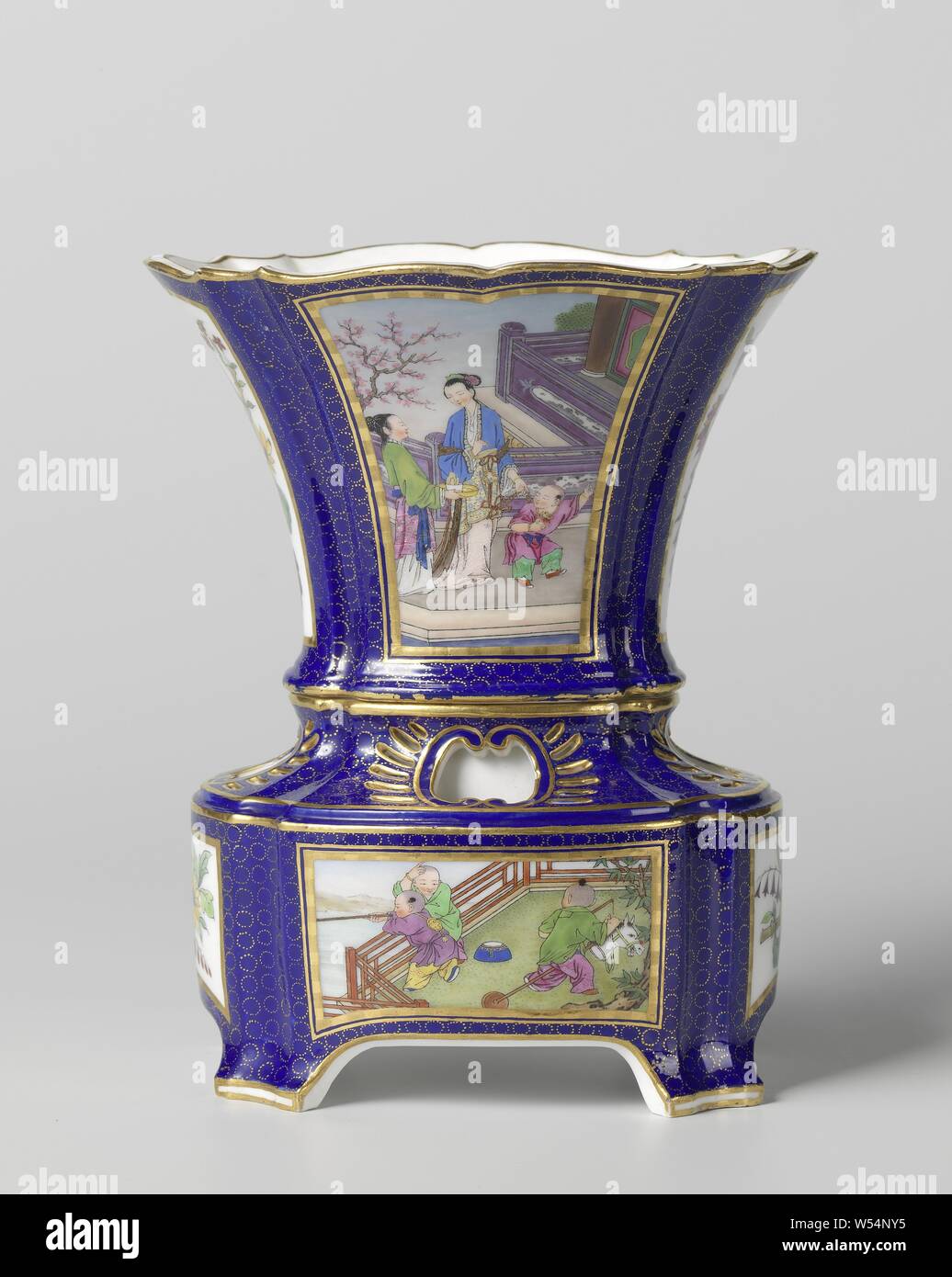 Page 2 - Sevres Vases High Resolution Stock Photography and Images - Alamy