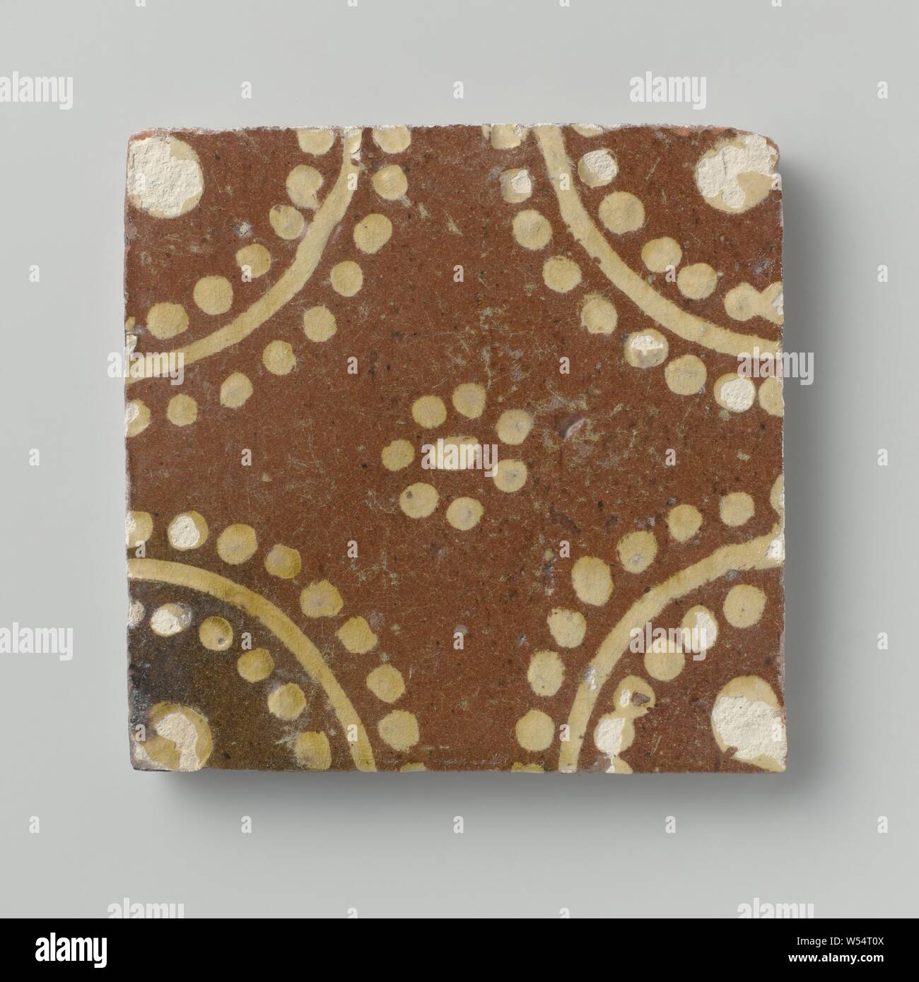 Floor tile, Tile with a rosette consisting of dots and in the corners, quarter circles., anonymous, Belgium, 1700 - 1850, earthenware, lead glaze, h 11.5 cm × w 11.5 cm × t 2 cm Stock Photo